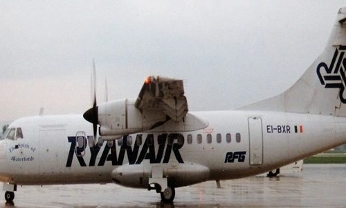 Aereo Ryanair colpito da un fulmine a Bergamo Orio al Serio
